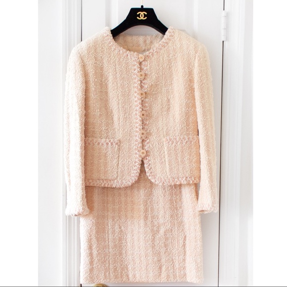 Iconic Chanel Vintage Spring 1994 Peach Pink Suit - Picture 5 of 15